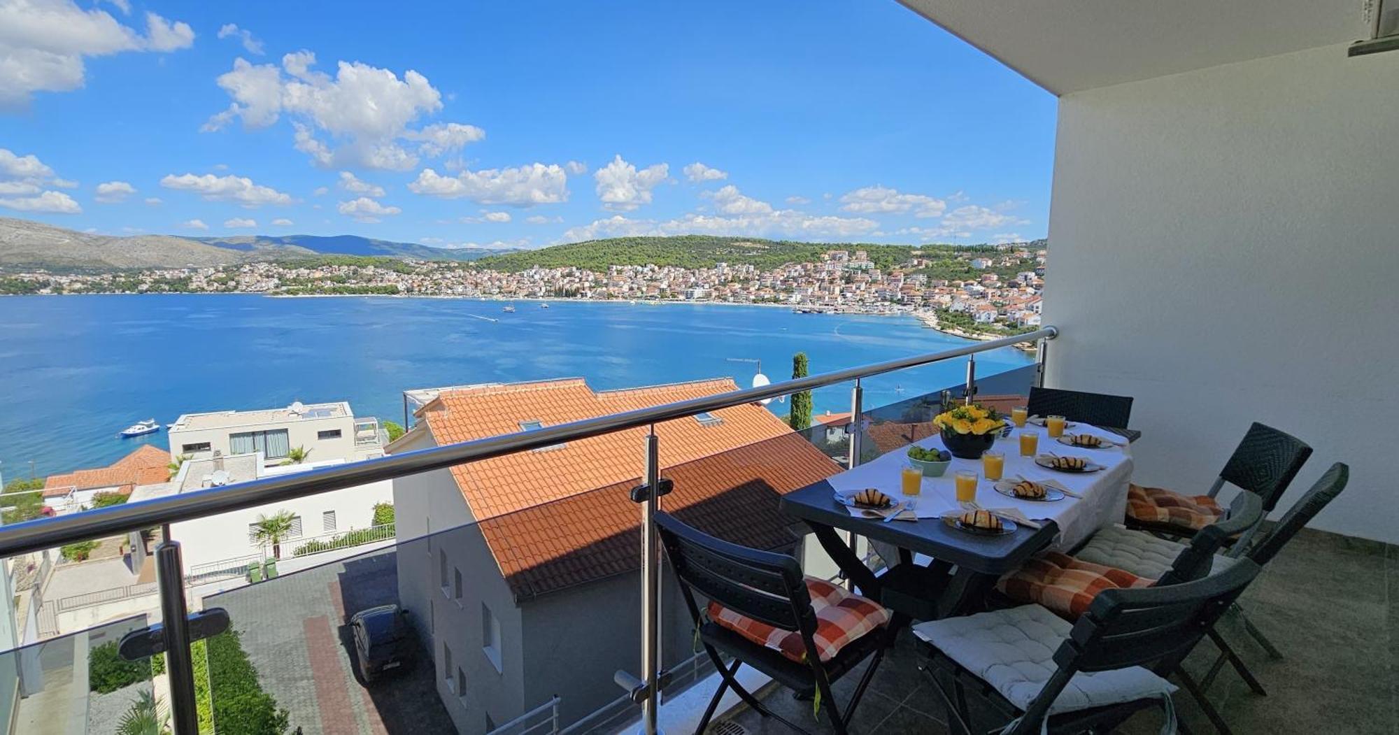 Large Seaview Apt, 150m To Beach, 4km From - Nora * Trogir
